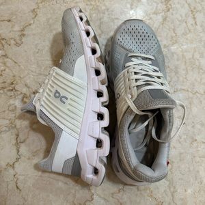 On cloud sneakers size 7